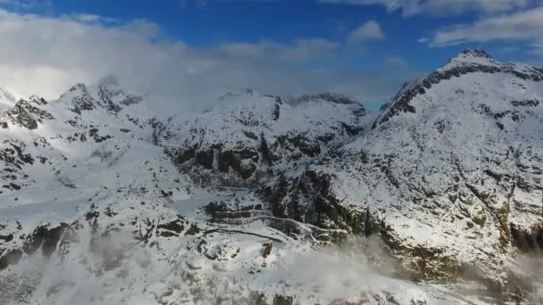 Flyger Över Snötäckta Berg Moln Flyglandskap Adamello Brenta Italien — Stockvideo