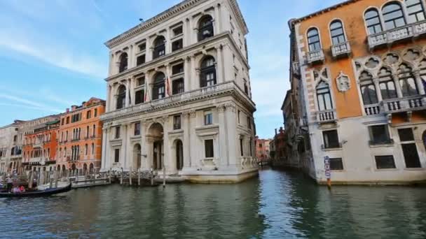 Venice イタリア Circa 2017年5月 グランド キャナルに沿って航行するボートからのヴェネツィアの眺め — ストック動画