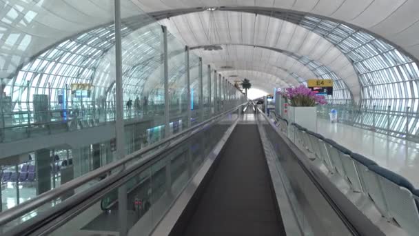 Bangkok Tailandia Circa Ene 2018 Mudándose Dentro Del Aeropuerto Suvarnabhumi — Vídeo de stock