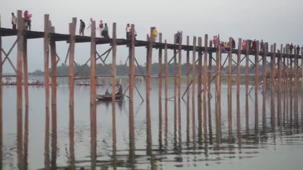 Mandalay Myanmar Circa Jan 2016 Berömd Bein Teak Bro Taungthaman — Stockvideo