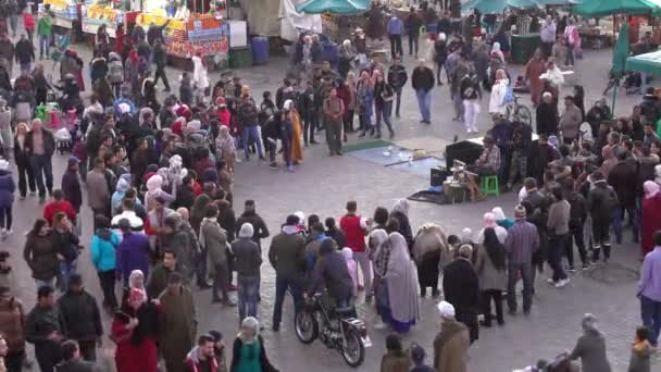 Marrakesh Morocco Circa Feb 2018 Baterista Músico Atuando Famosa Praça — Vídeo de Stock