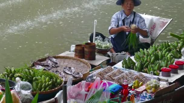 งเทพฯ ประเทศไทย Circa Jan 2017 Damnoen Saduak ตลาดน คนท องถ — วีดีโอสต็อก