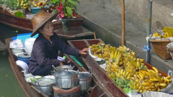 Bangkok Thailandia Circa Gennaio 2017 Mercato Galleggiante Damnoen Saduak Locali — Video Stock