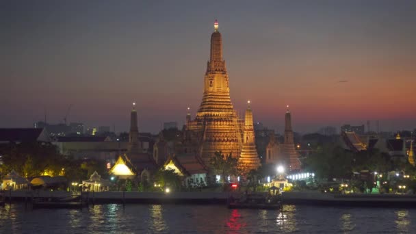 Wat Arun Crépuscule Temple Bouddhiste Situé Long Rivière Chao Phraya — Video