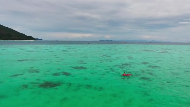 Luchtfoto Van Schoonheid Natuur Landschap Met Strand Koralen Zee Koh — Stockvideo