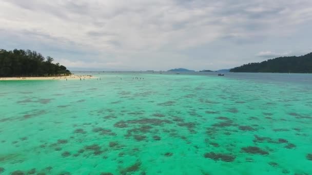 Video Aereo Bellezza Paesaggio Naturale Con Spiaggia Coralli Mare Sull — Video Stock