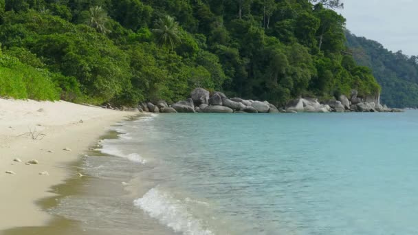 Koh Adang島 4Kに捨てられた砂浜の風景 — ストック動画