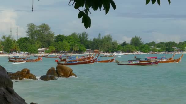 Biała Piaszczysta Plaża Pattaya Łodzie Morzu Tropikalnej Wyspie Koh Lipe — Wideo stockowe