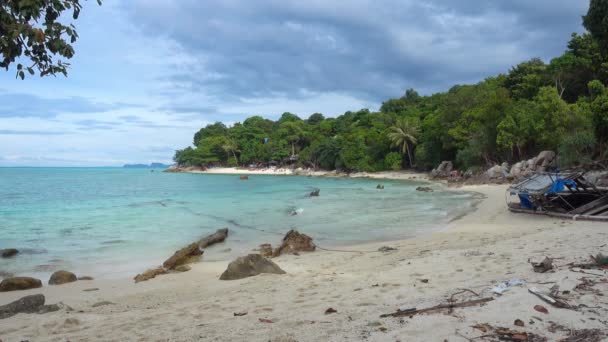 Paisagem Com Barco Velho Praia Koh Lipe Ilha Tailândia — Vídeo de Stock