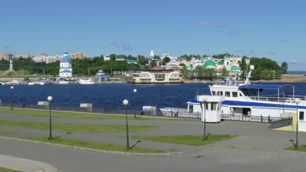 Embankment Ciudad Cheboksary Río Volga Rusia — Vídeo de stock
