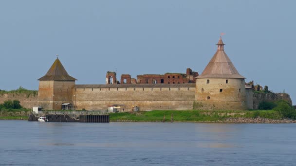 Φρούριο Oreshek Στο Νησί Του Ποταμού Neva Κοντά Στην Πόλη — Αρχείο Βίντεο