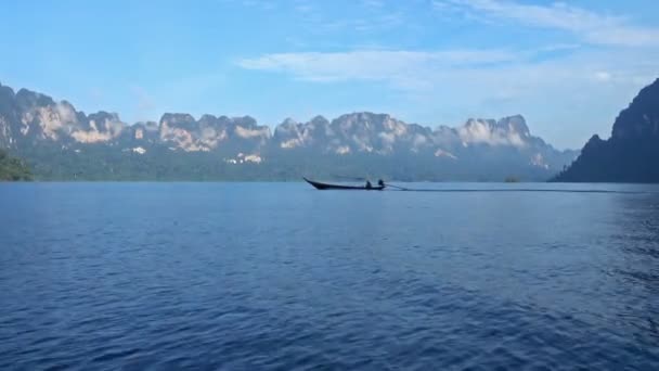 Vue Bateau Sur Lac Cheow Lan Dans Parc National Khao — Video