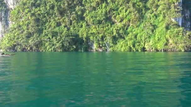 Vista Barco Lago Cheow Lan Parque Nacional Khao Sok Tailândia — Vídeo de Stock