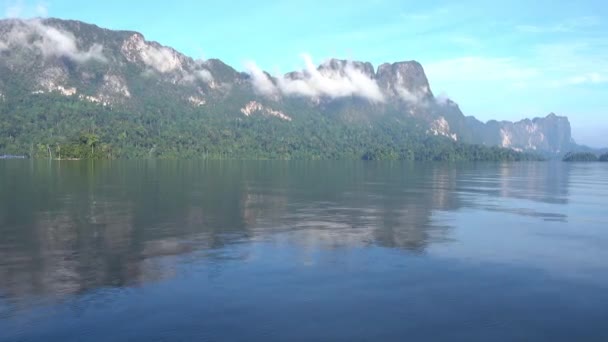 Vista Desde Barco Lago Cheow Lan Parque Nacional Khao Sok — Vídeo de stock