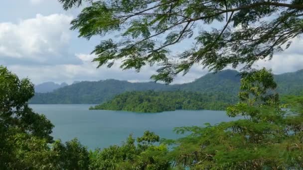 Lago Cheow Lan Parque Nacional Khao Sok Sur Tailandia — Vídeo de stock