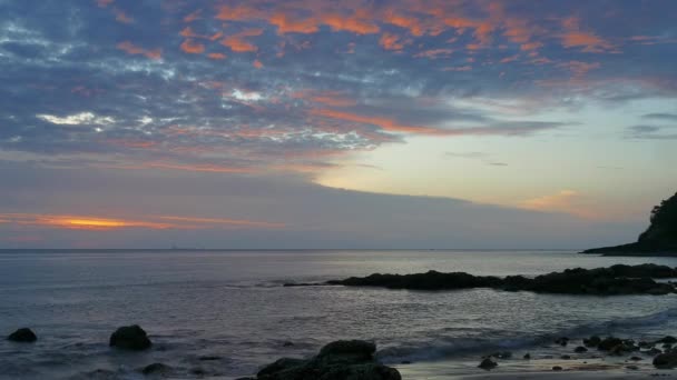 Beau Paysage Avec Coucher Soleil Sur Plage Tropicale Thaïlande — Video