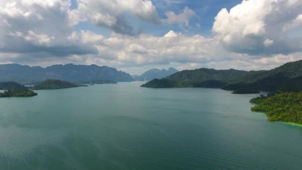 Luchtfoto Cheow Lan Lake Khao Sok National Park Het Zuiden — Stockvideo