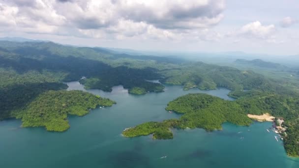 泰国南部Khao Sok国家公园 Chow Lan湖的空中景观 — 图库视频影像