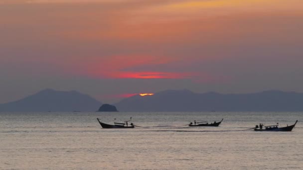 Hermoso Paisaje Con Puesta Sol Sobre Mar Krabi Tailandia — Vídeos de Stock