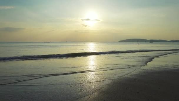 Красивый Пейзаж Закатом Тропическом Пляже Краби Таиланд — стоковое видео