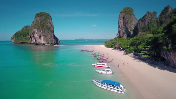 热带海滩 Pranang海滩 和岩石的空中景观 泰国Krabi — 图库视频影像