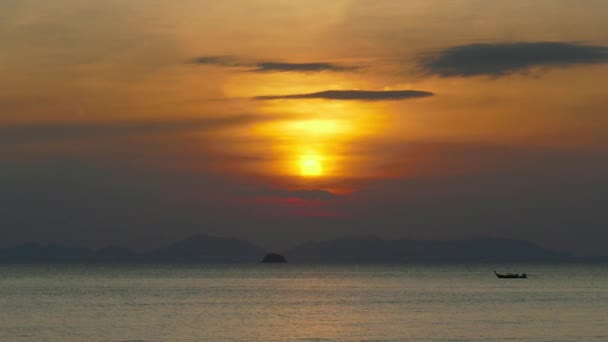 Prachtig Landschap Met Zonsondergang Het Tropische Strand Krabi Thailand — Stockvideo