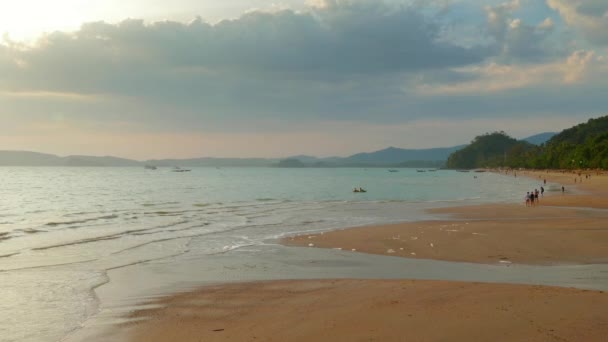 Gyönyörű Táj Naplemente Után Trópusi Strandon Krabi Thaiföld — Stock videók