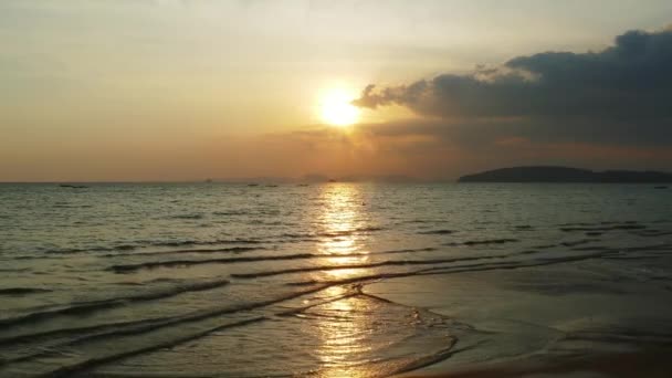 Vackert Landskap Med Solnedgång Den Tropiska Stranden Krabi Thailand — Stockvideo