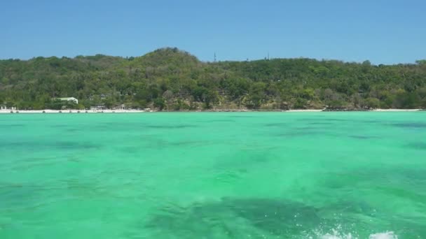 Επιπλέουν Βάρκα Στον Κόλπο Του Phi Phi Don Νησί Krabi — Αρχείο Βίντεο