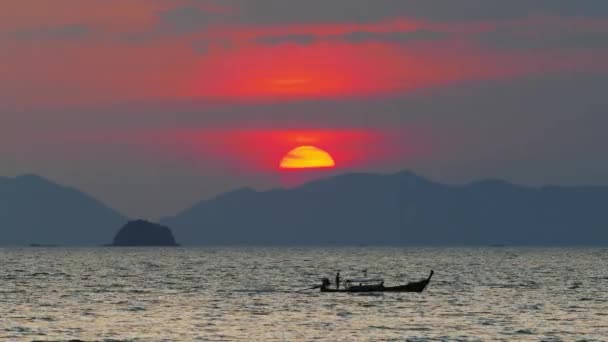 Hermoso Paisaje Con Puesta Sol Sobre Mar Krabi Tailandia — Vídeo de stock