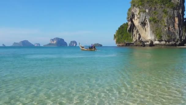 Landskap Med Tropisk Strand Pranang Strand Bergarter Krabi Thailand Zoom – stockvideo