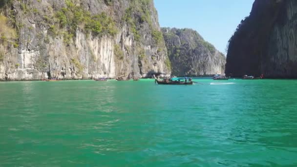 Hajón Úszó Öbölben Phi Phi Leh Sziget Krabi Thaiföld — Stock videók