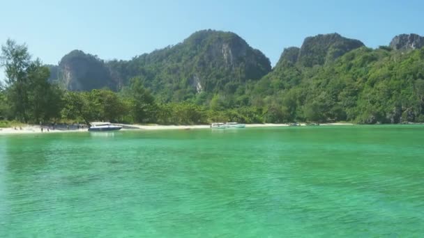 泰国菲菲顿岛美丽的海滩 沙滩洁白 — 图库视频影像