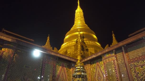 缅甸曼德勒山顶的Sutaungpyei庙宇中的塔4K — 图库视频影像