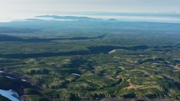 Voando Sobre Terreno Selvagem Península Kamchatka Rússia — Vídeo de Stock