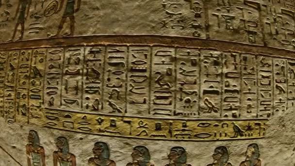 古色古香的埃及人像和墓壁上的象形文字 — 图库视频影像