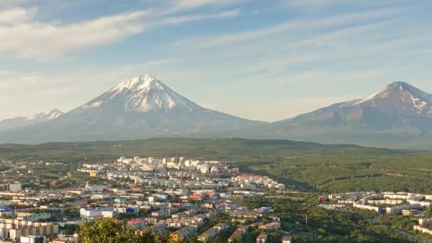 Petropavlovsk Kamchatsky Città Tramonto Cono Vulcano Koryak Penisola Kamchatka Russia — Video Stock