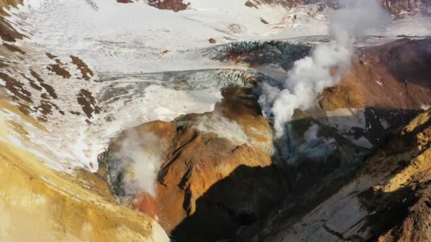Vista Aérea Fumarolas Cráter Del Volcán Activo Mutnovsky Kamchatka Rusia — Vídeos de Stock