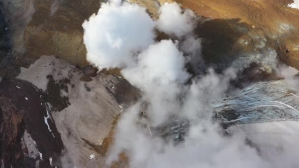 Vista Aérea Las Fumarolas Cráter Del Volcán Activo Mutnovsky Kamchatka — Vídeo de stock