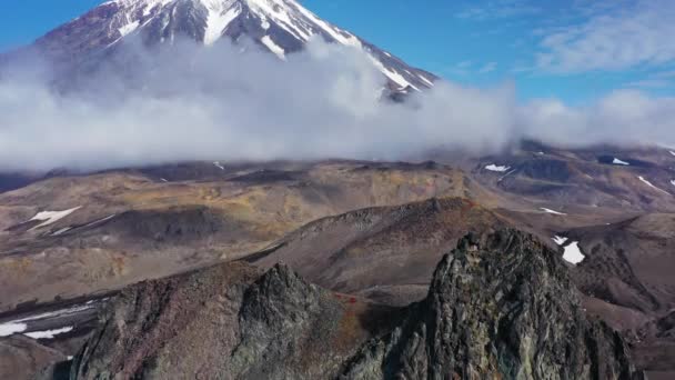 Vista Aérea Rocha Extrusão Verblyud Camel Vulcão Koryaksky Península Kamchatka — Vídeo de Stock