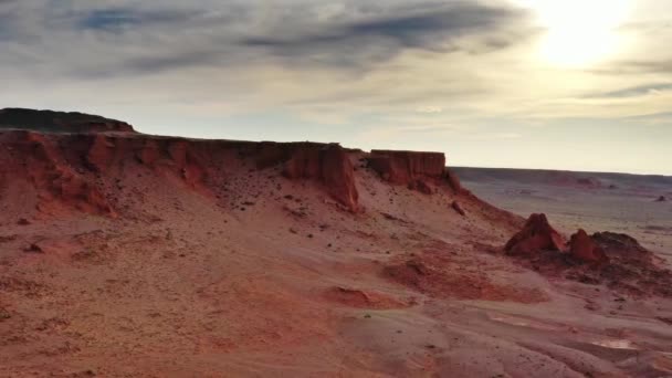 Повітряне Повітря Навколо Вогняних Скель Баянзагу Заході Сонця Монголії Знайдених — стокове відео