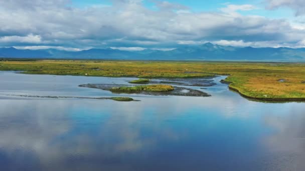 Luchtfoto Van Avacha Rivier Delta Heuvelachtig Landschap Kamchatka Schiereiland Rusland — Stockvideo