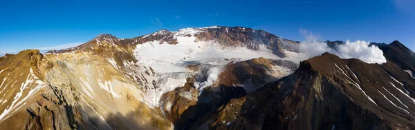 Cráter del volcán Mutnovsky activo —  Fotos de Stock