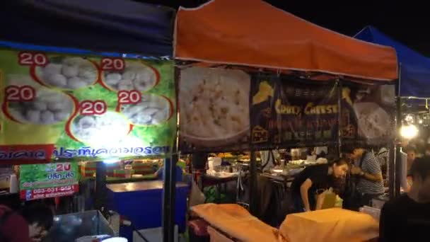 Bangkok Tailandia Circa Ene 2017 Caminando Mercado Nocturno Talad Rod — Vídeo de stock