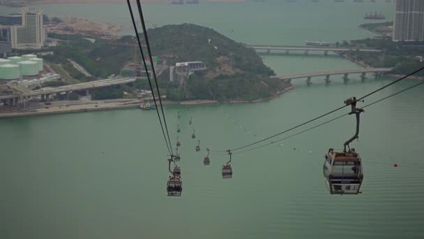 中国香港 2016年2月9日 昂坪360缆车在香港大屿山 缆车连接高山 — 图库视频影像