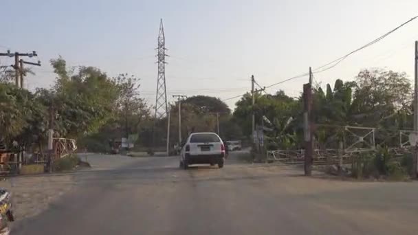 マンダレー ミャンマー Circa Jan 2016 マンダレー市の近くの道路上の車からの眺め — ストック動画