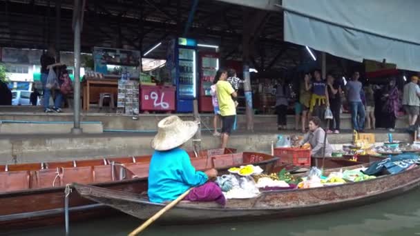 Bangkok Thailand Circa Jan 2017 Damnoen Saduak Floating Market 本地售卖鲜活产品 — 图库视频影像