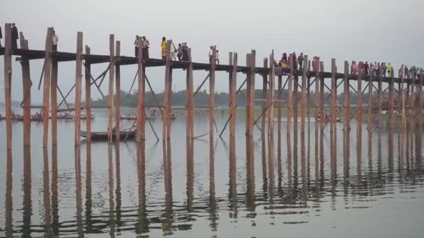 Mandalay Myanmar Circa Jan 2016 Taungthaman湖上著名的U Bein Teak桥 — 图库视频影像