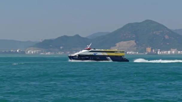 中国香港 2016年2月8日 香港港口的高速轮渡船 — 图库视频影像