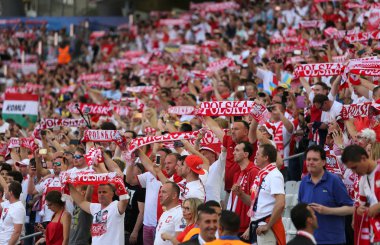 Marseille, Fransa - 21 Haziran 2016: Lehçe hayran Uefa Euro 2016 oyun Ukrayna v Stade Velodrome Marseille adlı Polonya sırasında verdikleri desteği göstermek. Polonya 1-0 kazandı